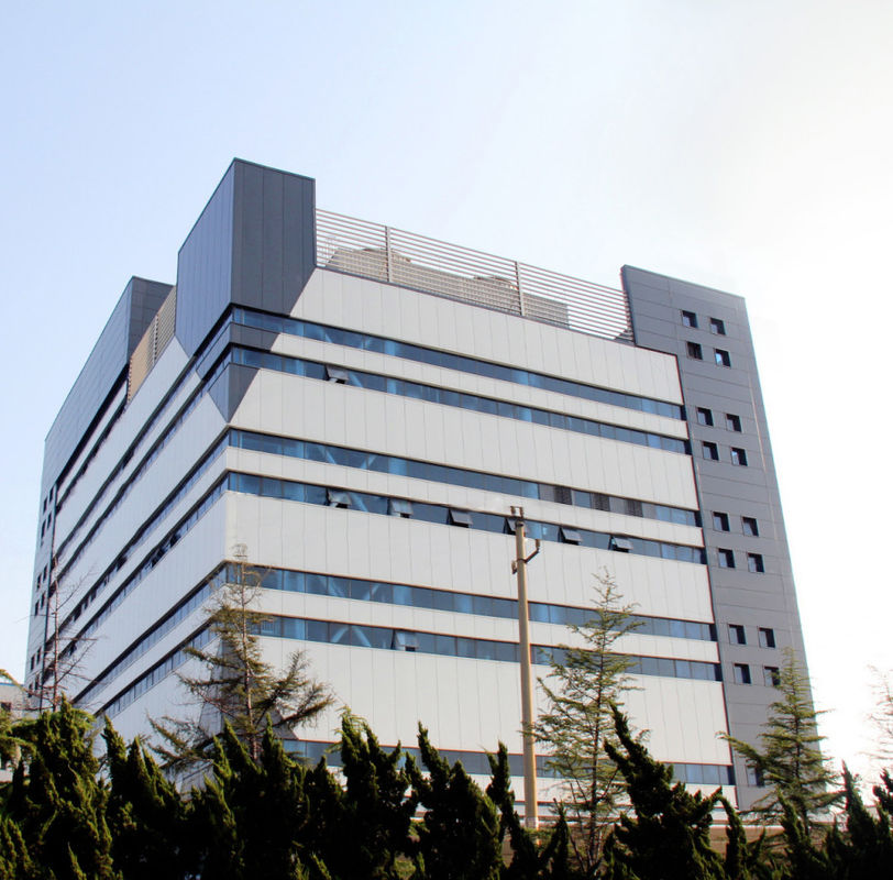 製薬品の保管用の鉄筋構造の隔離室における隔離と気候制御